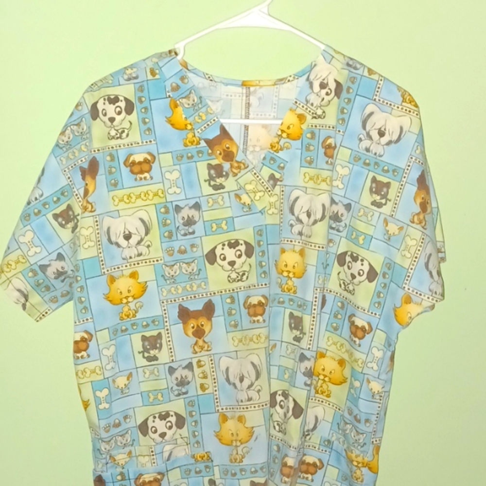 H.Q. scrub top